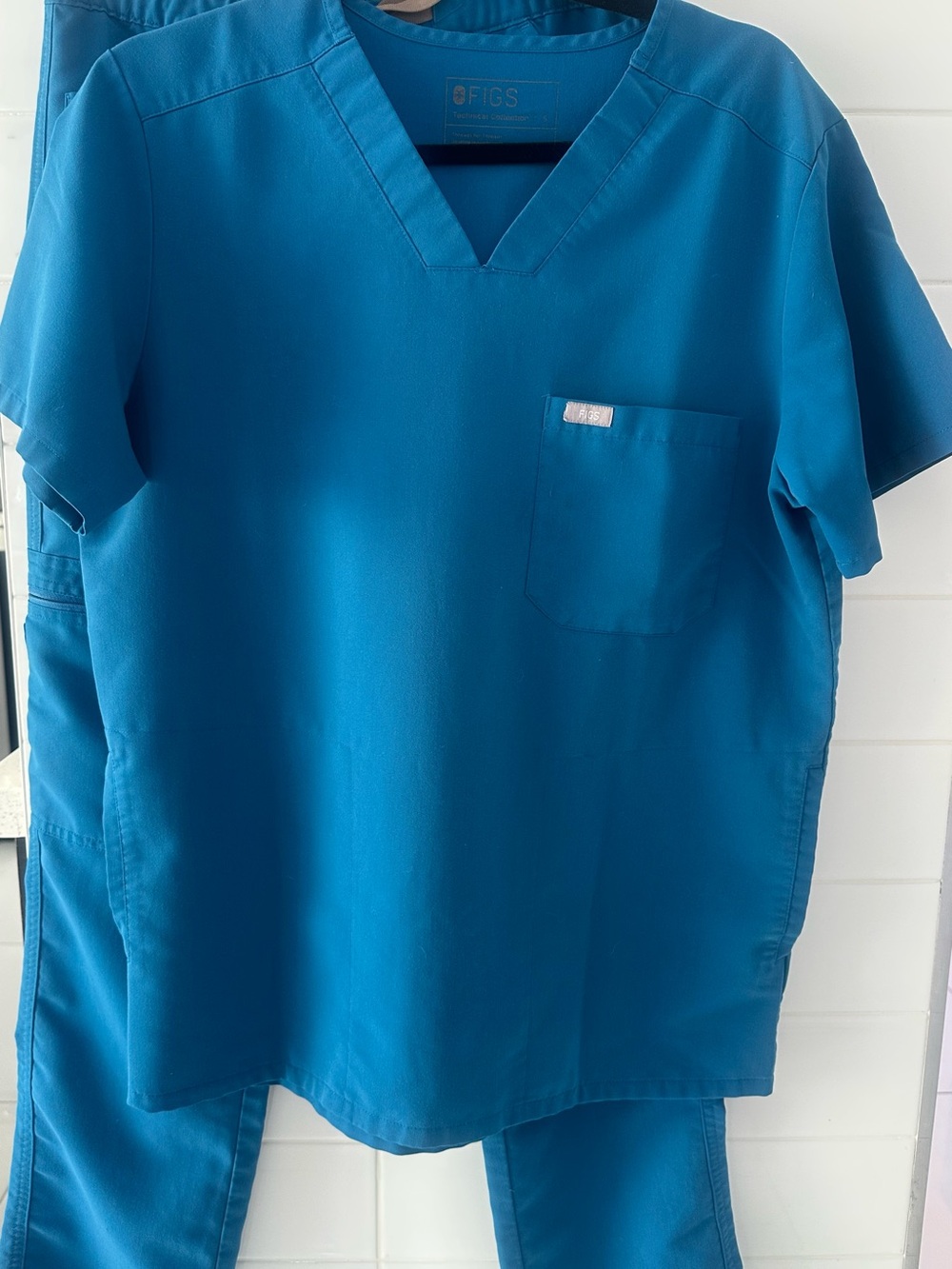 FIGS Men’s Alpine Blue Scrub Set- Top S/ Bottom XS - Picture 3 of 12